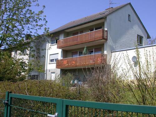 Foto - 3 Zimmer Erdschosswohnung mit großer Loggia und Garten