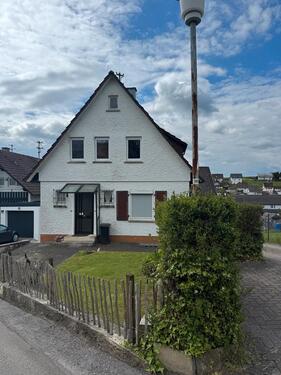 Foto - kleines sanierungsbedürftiges Haus