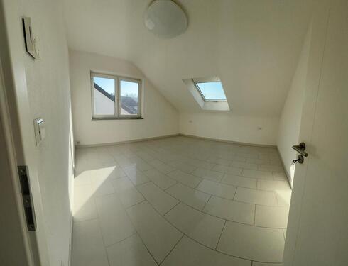 Foto - Dachgeschoss Wohnung 4 Zimmer - 950,00&nbsp;EUR Kaltmiete, ca.&nbsp; 72,00&nbsp;m&sup2;