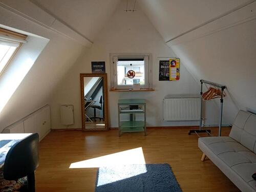 Foto - 1 Zimmer Dachgeschoßwohnung zur Miete in Köln