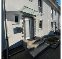 Modernes Reihenmittelhaus in Uhingen, Keller, StP, Garage Grunds