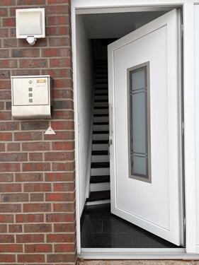 Foto - Zentrale Lage - 4-Zimmer-Dachgeschosswohnung mit Garten