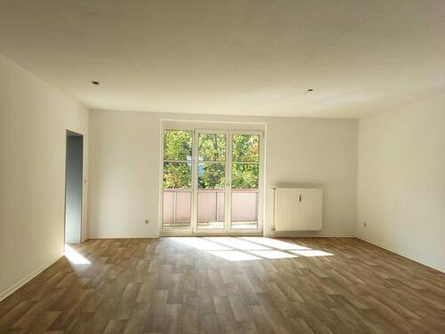 Foto - 4-Zimmer-Wohnung mit Balkon und zwei PKW-Stellplätze!