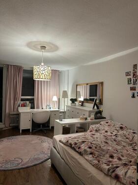 Foto - Helles & großes WG Zimmer direkt am Friesenplatz (Frauen-WG)