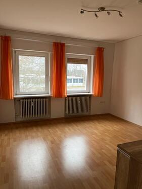 Foto - Kleine Wohnung, Altbau, 1. Etage, kleiner Balkon teilmöbliert