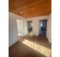 Drei Zimmer Wohnung, Küche, Bad in Wiernsheim - Mönsheim