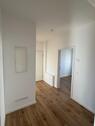 Foto - Kernsanierte 3 Zimmer-Wohnung mit Balkon in zentraler Lage