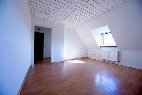 Foto - DG Wohnung mit 50qm und 2 Schlafz. renoviert