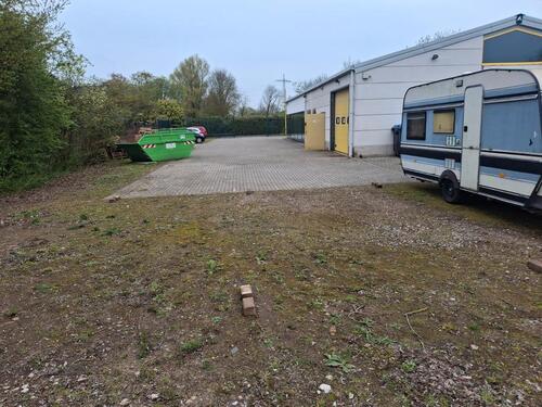 Foto - Stellplatz, Stellplatz für Wohnwagen oder Wohnmobil oder PKW