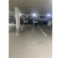 Stellplatz in TG Flughafen Riem Straße Nähe Bäcker - München Messestadt Riem