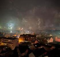 Zentrale 2-Zimmer-PANORAMA-Wohnung, Balkon, EBK, Garage - Langenselbold