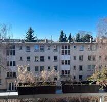 Bezugsfreie 1. Zimmer Wohnung hell, zentral, Balkon, saniert - Berlin Spandau