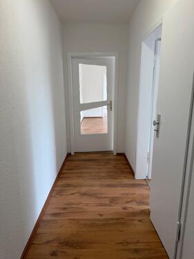 Foto - Frisch renovierte 2-Zi. Whg EG mit Stellplatz sofort bezugsfrei