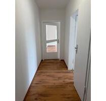 Frisch renovierte 2-Zi. Whg EG mit Stellplatz sofort bezugsfrei - Essen Stadtbezirk IV