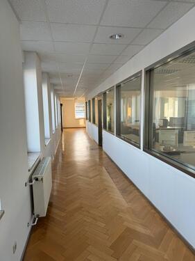 Foto - Repräsentative Büroflächen klimatisiert 300qm. Mit Parkplatz