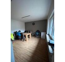 4-Zimmer-Wohnung mit Balkon in 33165 Lichtenau-Henglarn