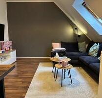 Großzügige 2-Raum-DG-Wohnung mit Balkon und Einbauküche in Trebur