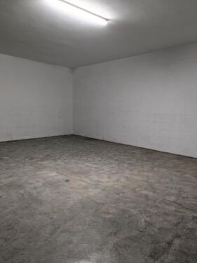 Foto - Lagerraum mit Rampe - 400,00 EUR Kaltmiete, ca.  80,00 m²