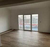 Neu sanierte 4-Zimmer-Maisonette mit Garten und Carport - Königsheim