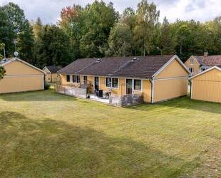 Zwei Immobilien mit Doppelhäusern in Schweden zu verkaufen - Saal
