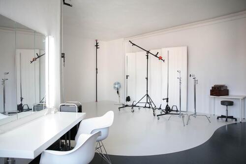 Foto - Platz in Fotostudio mit eigenem Schreibtisch in Kreuzberg