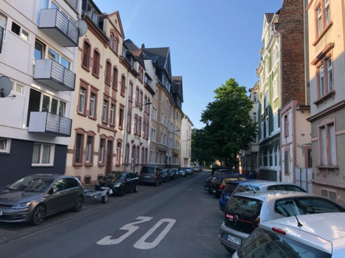 Foto - Ruhiges WG-Zimmer mit Balkon (Zentral, 3er WG)