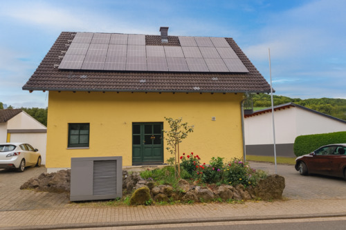 Foto - Großzügiges Einfamilienhaus mit Einliegerwohnung und Wintergarten