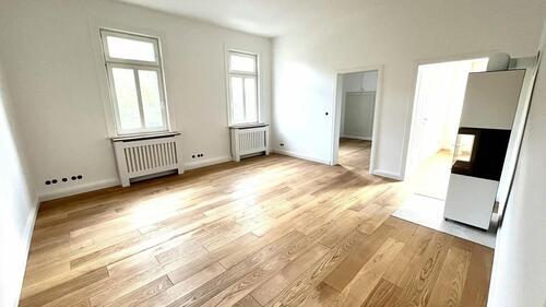 Foto - Wunderschöne, kernsanierte 3,5-Zimmer-Wohnung mit Einbauküche, Kaminofen & 3m hohen Decken