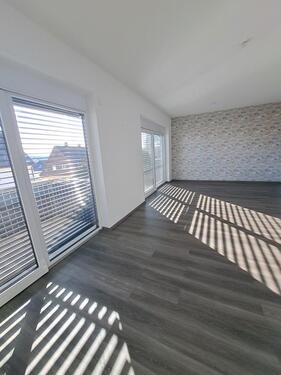 Foto - Große 3-Zimmer-Wohnung mit EBK - 1.400,00&nbsp;EUR Kaltmiete, ca.&nbsp; 110,00&nbsp;m&sup2;