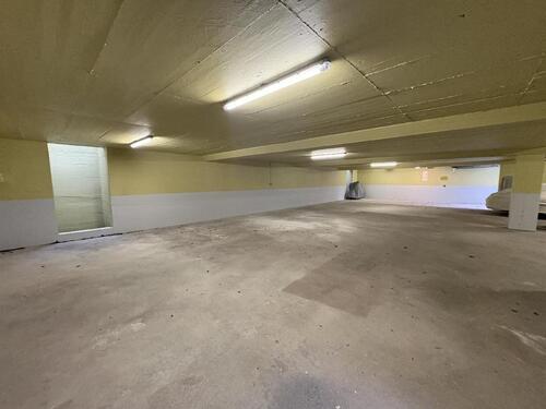 Foto - Parkplatz-Sorgen adé! 12m²-Stellplatz in modernisierter Tiefgarage mit Rolltor in Köln-Weiden !