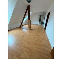 Gemütliche Dachgeschosswohnung 3 Zimmer - Essen Stadtbezirk IV