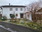 Foto - Freistehendes Mehrfamilienhaus mit Doppelgarage und großem Garten