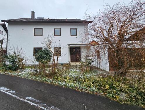 Foto - Freistehendes Mehrfamilienhaus mit Doppelgarage und großem Garten