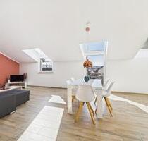 Stilvolle 2-Zimmer-Dachgeschosswohnung mit EBK, Balkon und Carport in Neckartenzlingen