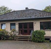 HausBungalow - 1200 qm Grundstück (in Schessinghausen) - Husum