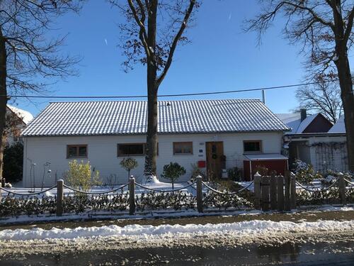 Foto - Modernes HolzhausBungalow mit schönem Garten in ruhiger Lage