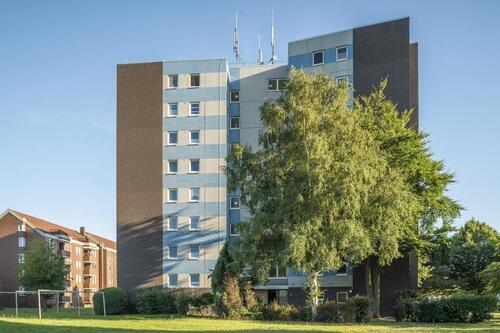 Foto - Modernisierte 4-ZKB-Balkonwohnung im Hochhaus in Heppens zu vermieten!