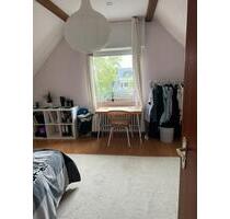 Helles Dachzimmer - nur an Mädchen - Köln Lindenthal