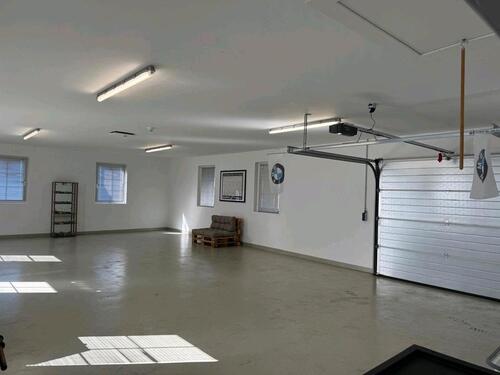 Foto - Halle, Garage, Stellplatz, Scheune für Autosammler, Auto