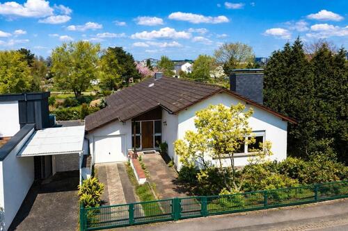 Foto - Haus in zentraler Lage – mit Baugenehmigung & Ausbaupotenzial