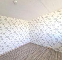 Helle 4-Zimmer-Wohnung mit vielfältigen Tapetenmustern in Gera Berliner Straße