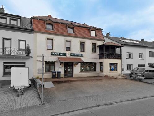 Foto - Charaktervolles Mehrfamilienhaus mit Gaststätte & Baugrundstück