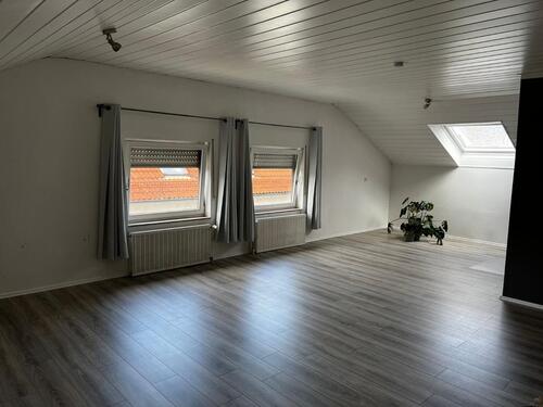 Foto - Schöne helle 2 Zimmer Dachgeschosswohnung 81 qm, inkl. Stellplatz