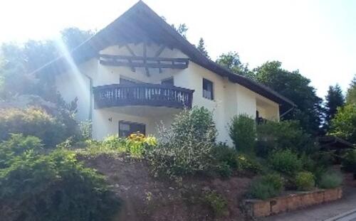 Foto - Am Waldrand gelegenes Einfamilienhaus mit Einliegerwohnung