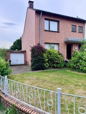 Foto - Voerde (Ndrh): Doppelhaushälfte mit Garten und Balkon