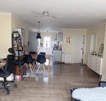 Helle 2.5Zi. Wohnung mit EBKTGzwei Balkonen - Leinfelden-Echterdingen