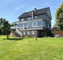 Großzügiges Haus mit Gewerbeeinheit in Berghausen zu verkaufen - Bad Berleburg