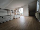 Foto - 4 Zimmer Wohung mit Dachterrasse, Badewanne & Dusche + Gäste-WC, PKW-Stellplatz, Jan. mietfrei!