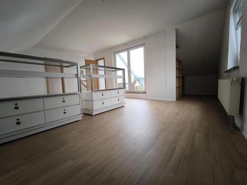 Foto - 4 Zimmer Wohung mit Dachterrasse, Badewanne & Dusche + Gäste-WC, PKW-Stellplatz, Jan. mietfrei!
