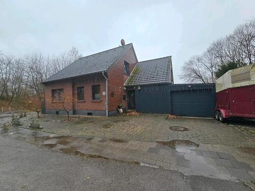 Foto - Ein- bis Zweifamilienhaus mit mögl. Pferdehaltung in Alleinlage